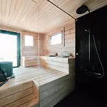 Lillan - Luxury Seaside With Sauna & Jacuzzi בית נופש