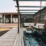 Lillan - Luxury Seaside With Sauna & Jacuzzi בית נופש פורבו