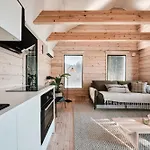 Lillan - Luxury Seaside With Sauna & Jacuzzi בית נופש פורבו