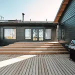 בית נופש Lillan - Luxury Seaside With Sauna & Jacuzzi *