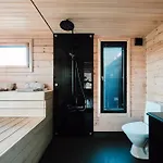 Lillan - Luxury Seaside With Sauna & Jacuzzi בית נופש פורבו