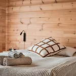 Lillan - Luxury Seaside With Sauna & Jacuzzi בית נופש פורבו